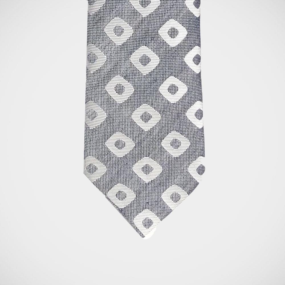 'Diamond in White' Tie